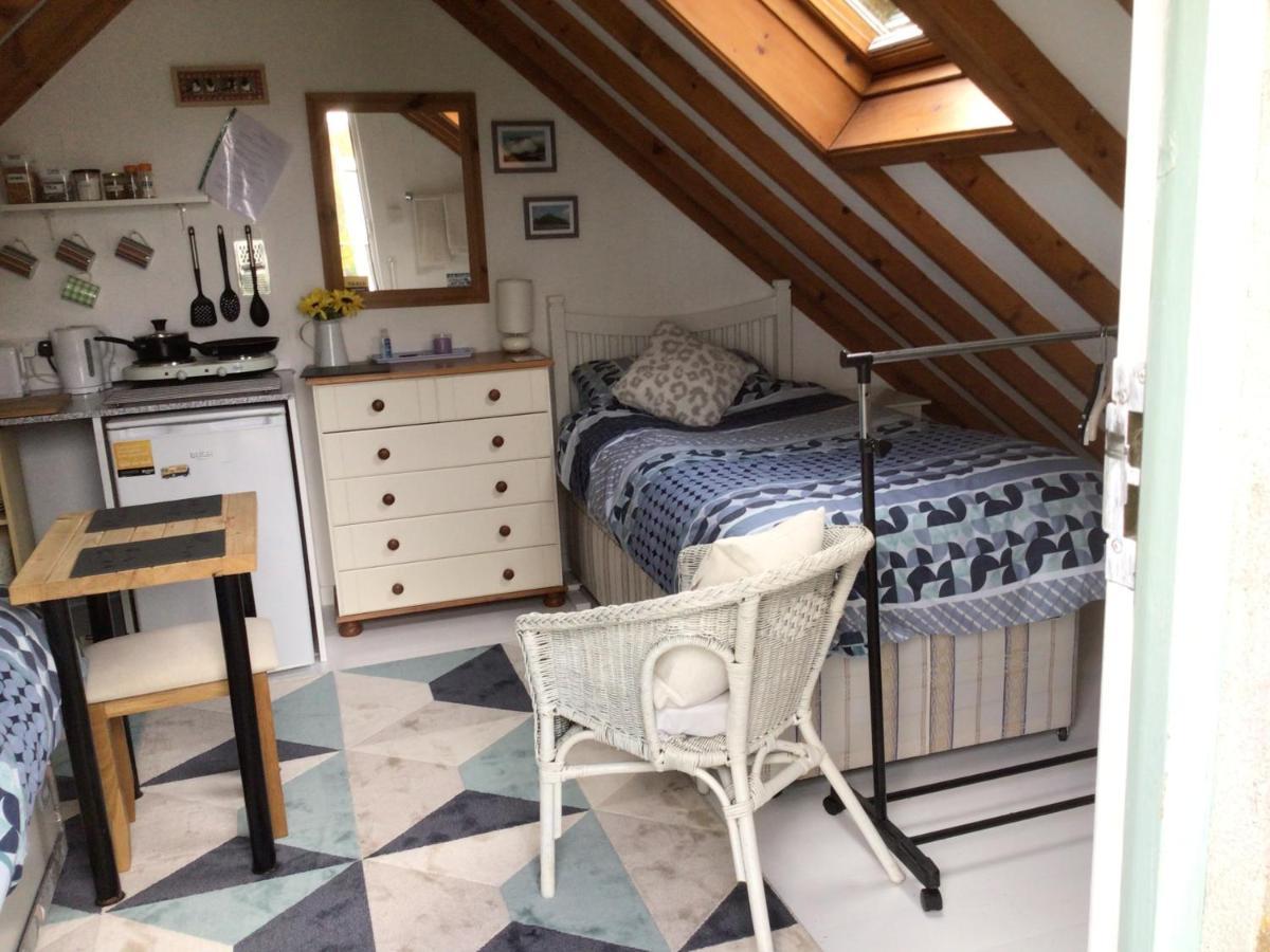 Cozy Camborne Studio Retreat With Two Single Beds Eksteriør bilde