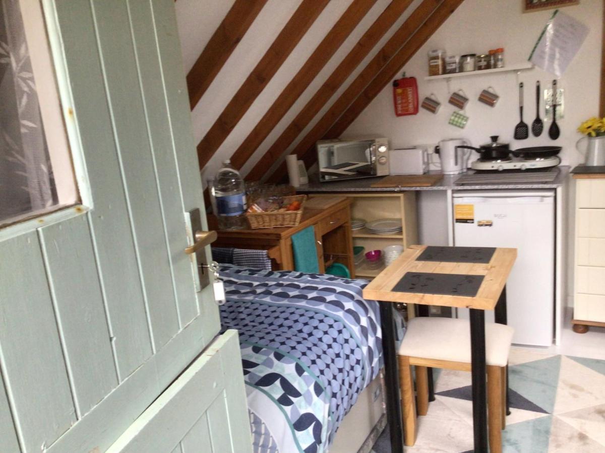 Cozy Camborne Studio Retreat With Two Single Beds Eksteriør bilde