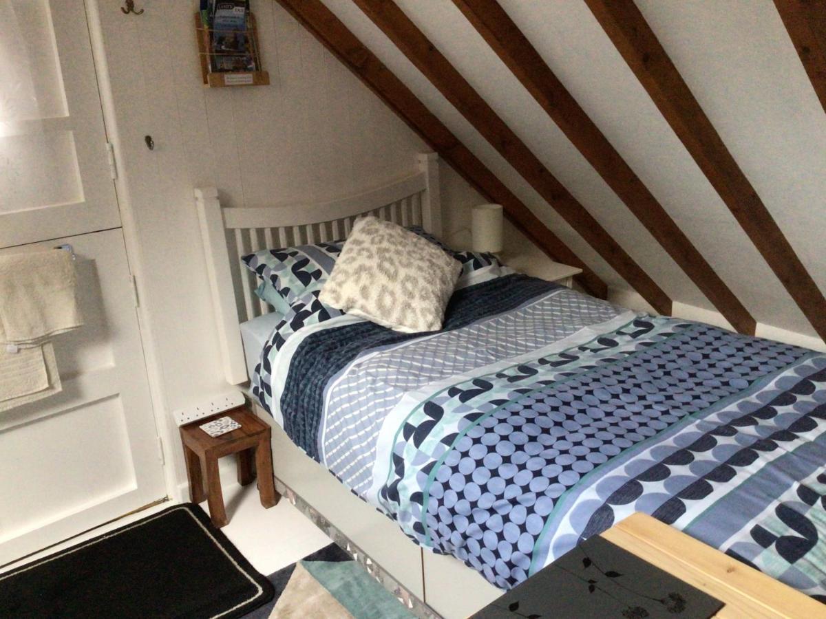 Cozy Camborne Studio Retreat With Two Single Beds Eksteriør bilde